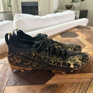 Under Armour Black and Gold Patterned Cleats, Men’s Size 11